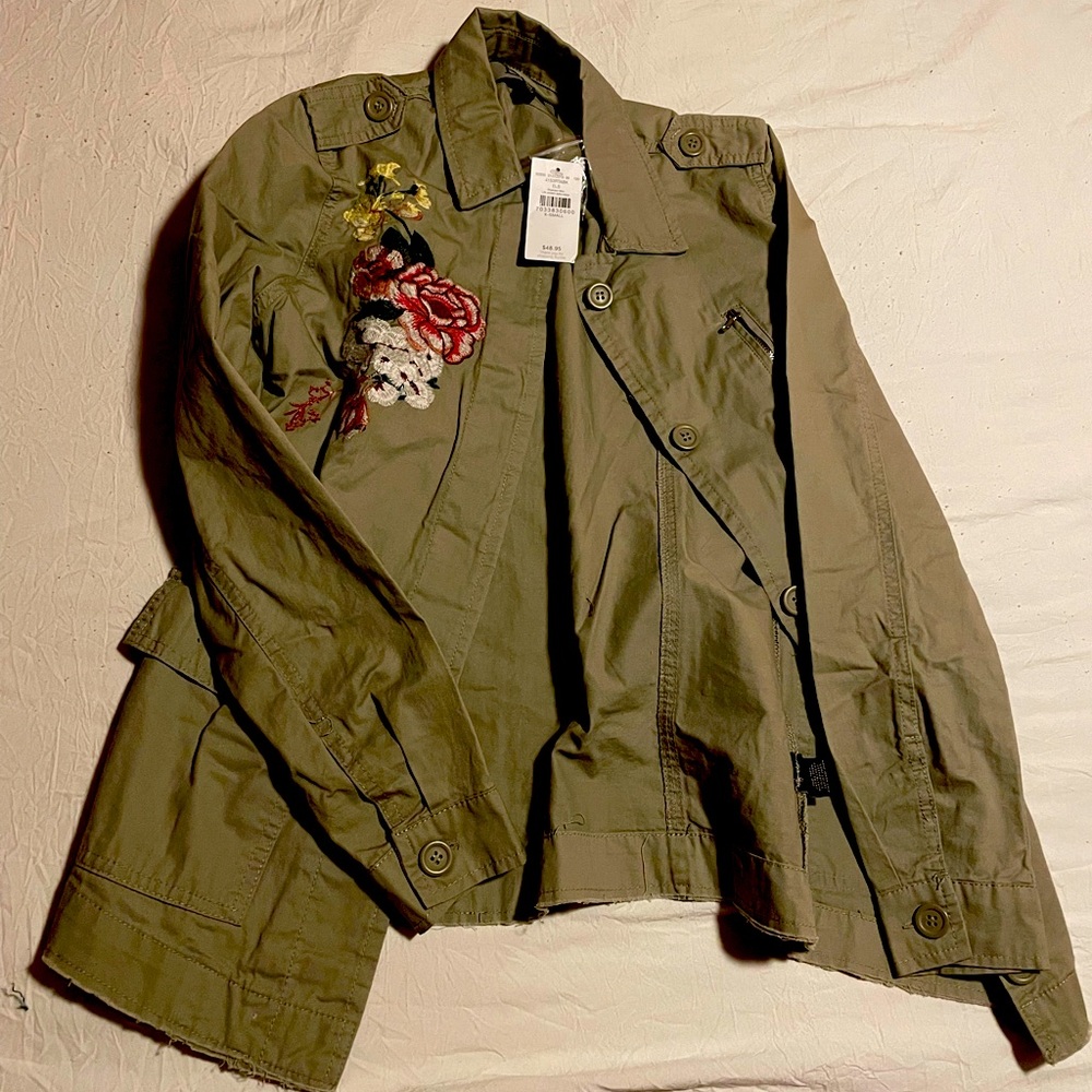 BKE Women’s Floral embroidered Jacket size XS NWT